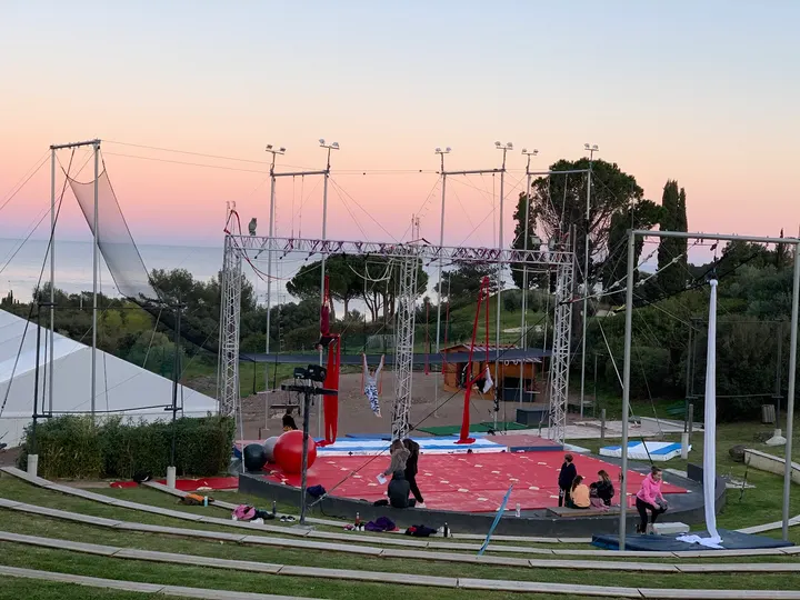 Circus Resort — Arts aériens à Saint-Raphaël