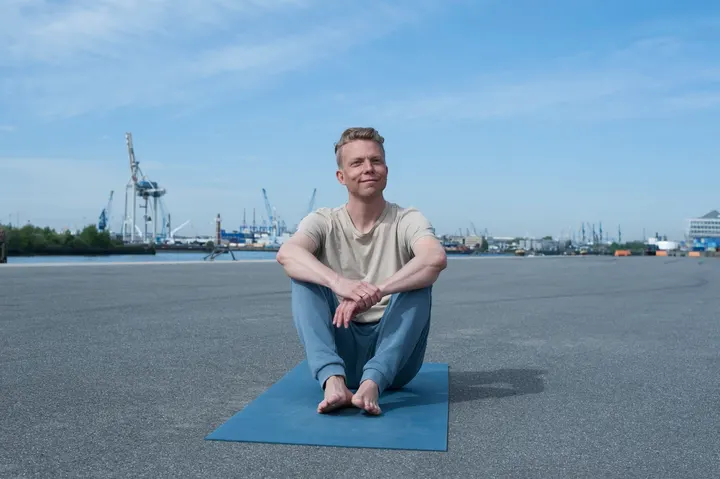 Jan Wolk — Yoga in Barmbek-Süd, Hamburg