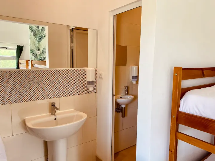 Oasis Backpackers Hostel Sintra Surf — yoga-studio em Pinhal da Nazaré, Colares — 2
