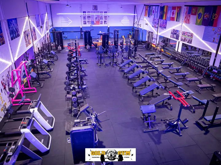Gold Gym — Estudio de fitness en Jaén