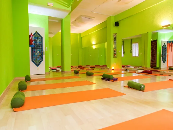 Escuela de Yoga en Madrid | Satyalok Yoga — Yoga en Chamartín, Madrid