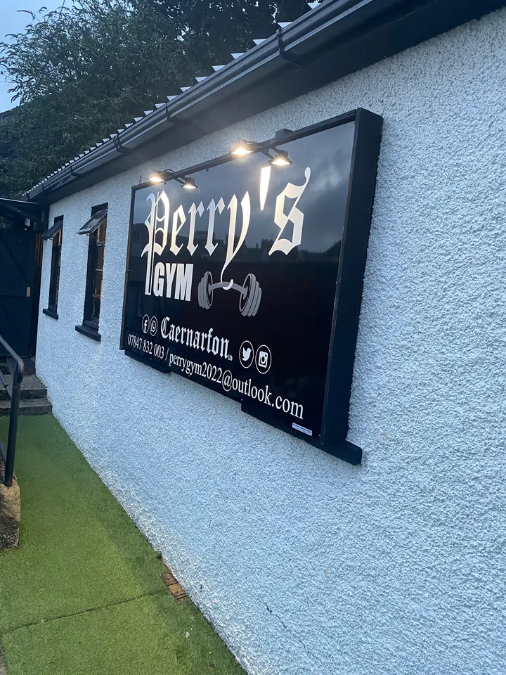 Perry's Gym Caernarfon ltd — Fitness Studio in Caernarfon