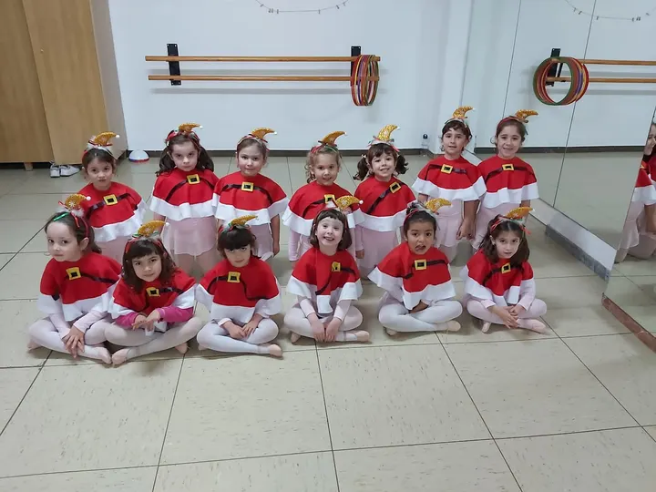 Scenic Dansa Tarragona - Vedruna Dansa (ESCOLA AUTORITZADA ENSENYAMENT GENERALITAT DE CATALUNYA — baile-studio en Nou Eixample Nord, Tarragona — 2