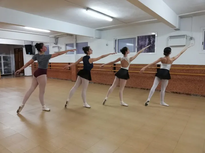 Scenic Dansa Tarragona - Vedruna Dansa (ESCOLA AUTORITZADA ENSENYAMENT GENERALITAT DE CATALUNYA — baile-studio en Tarragona — 4