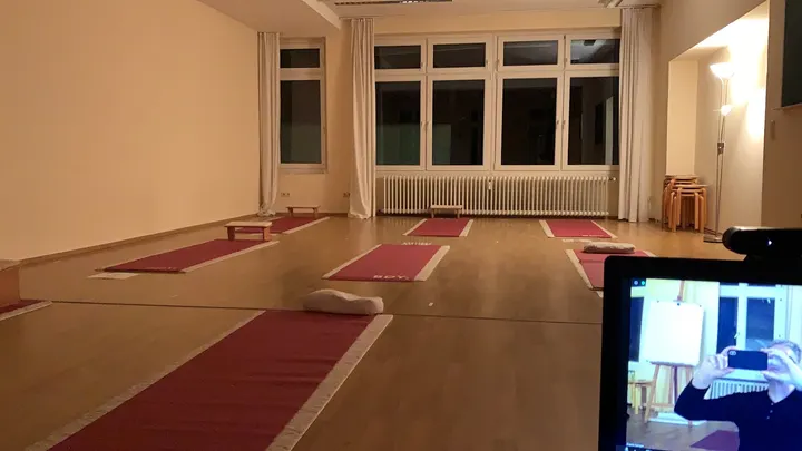 Frank Hampe- Yoga für Männer — yoga-studio in Krefeld-Mitte, Krefeld — 3