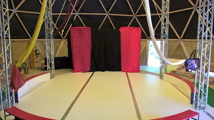 Ecole de Cirque à Salaise-sur-Sanne — arts aériens-studio à Montailloud, Salaise-sur-Sanne — 2
