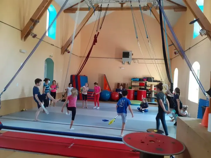 Ecole de Cirque à Salaise-sur-Sanne — arts aériens-studio à Salaise-sur-Sanne — 4