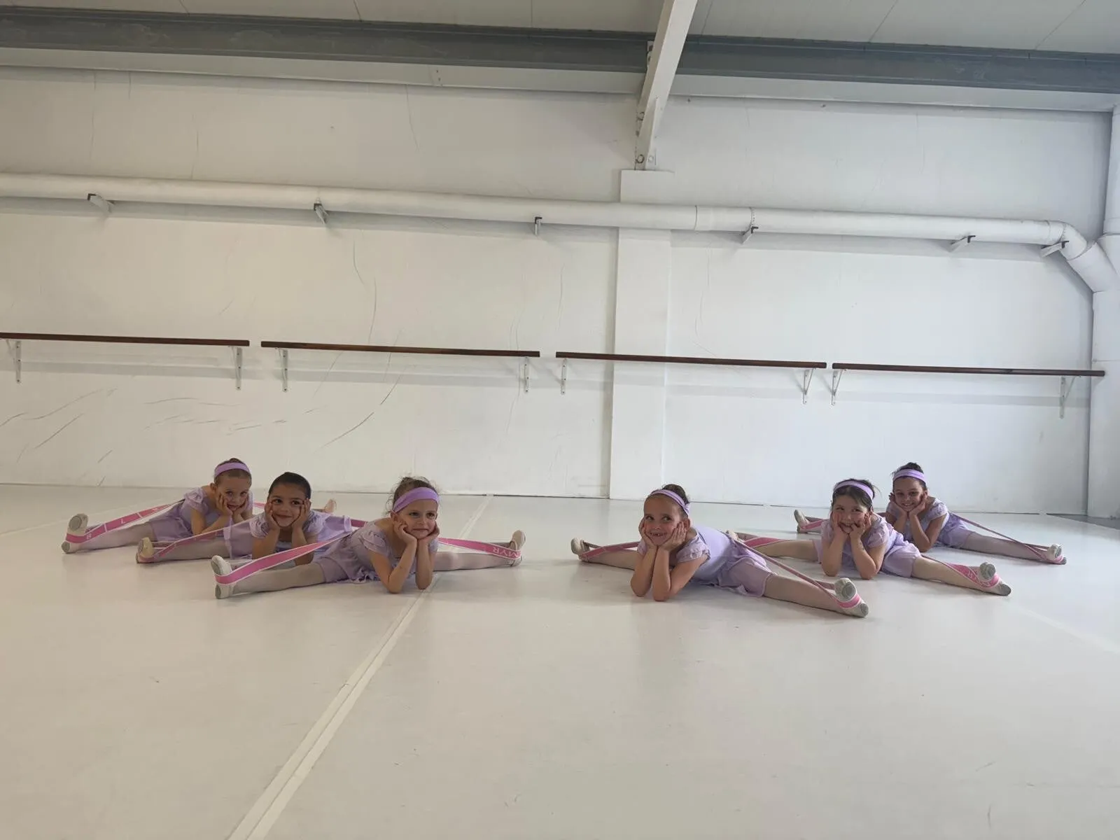 Escuela De Ballet L'etoile International Center Of Art Education — dans-studio i Reus — bild 2