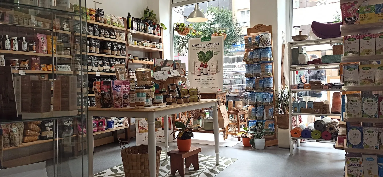 Alimentación Eco, Herbolario, Yoga y Pilates — yoga-studio en Gijón — 3