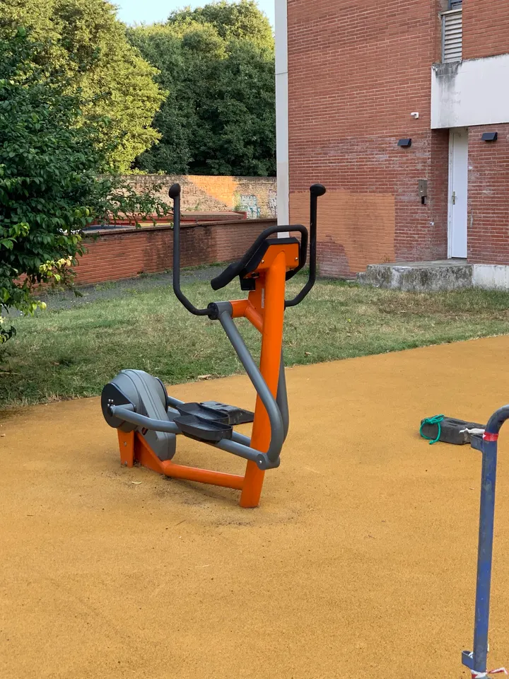 Calisthenics/Street workout park - Parque de calistenia — salle de fitness-studio à Toulouse — 4