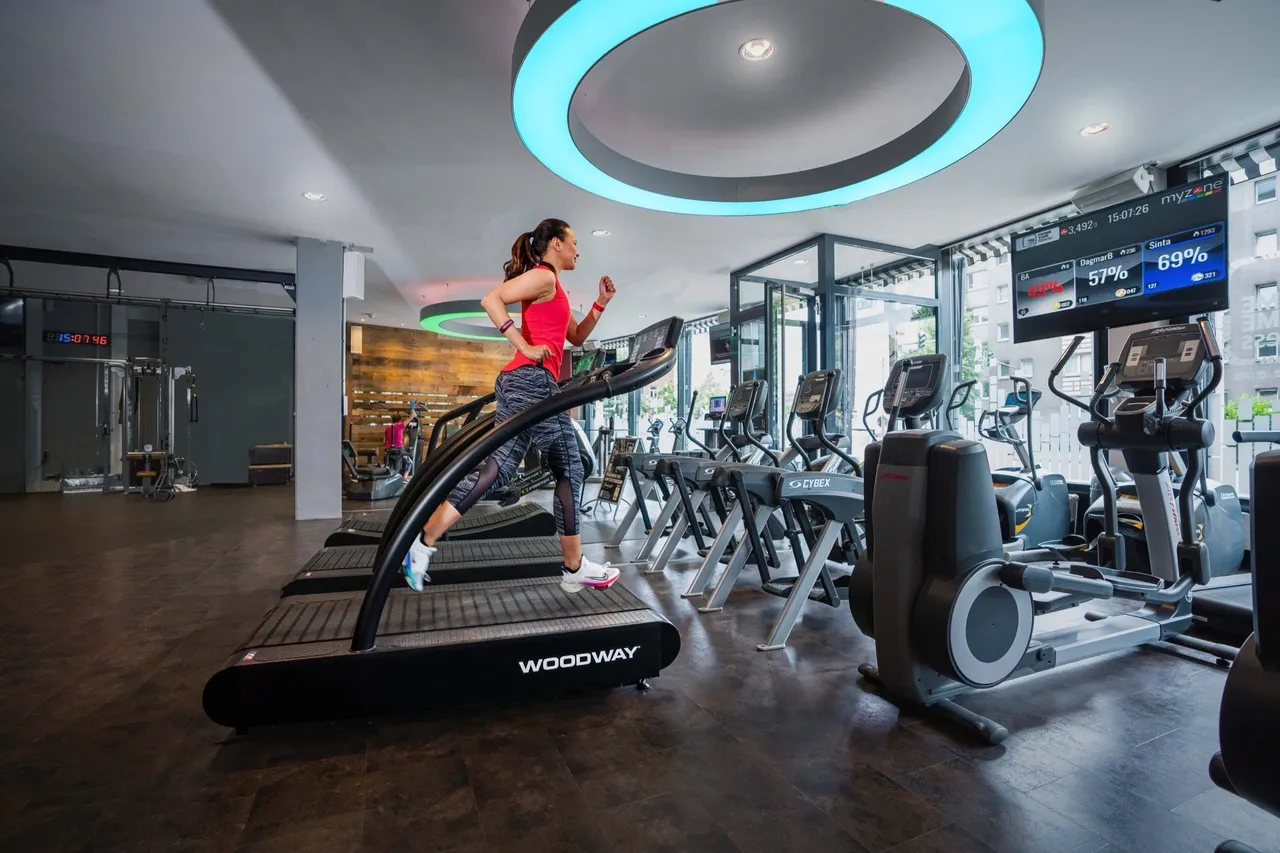 PRIME TIME fitness - Frankfurt Sachsenhausen — träningsstudio i Frankfurt am Main — 3