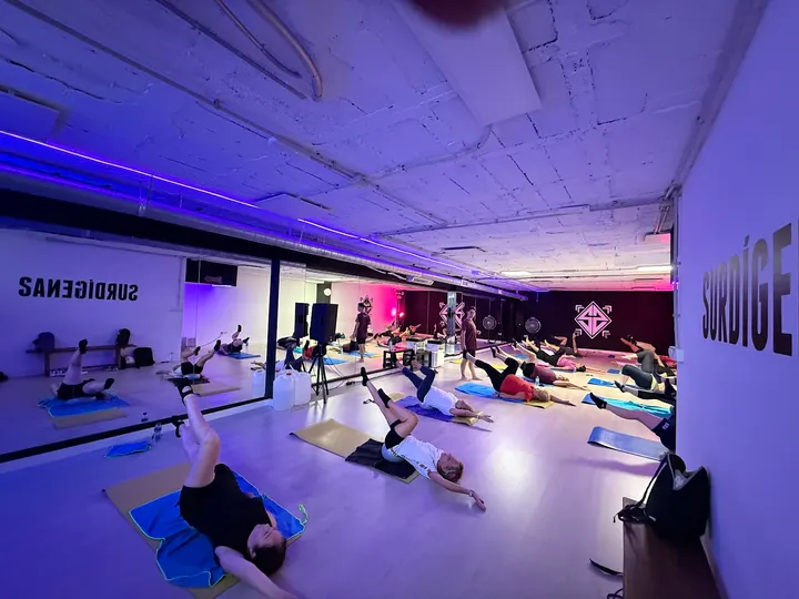 ESCUELA DE BAILE, SURDÍGENAS — Baile en Las Lagunas de Mijas