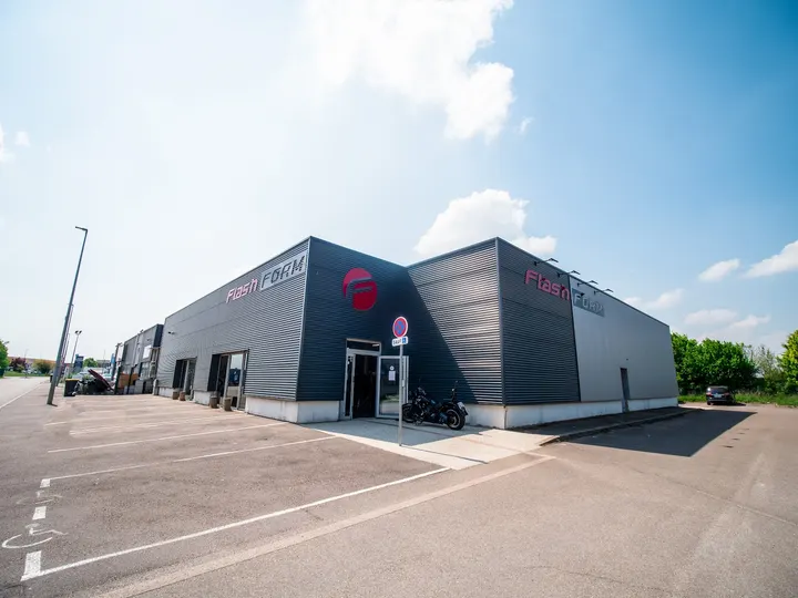 Flashform — salle de fitness-studio à La Chapelle-Saint-Luc — 3