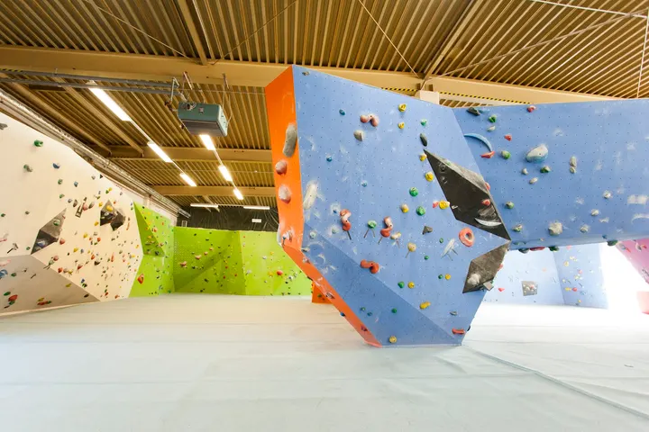 Boulders Habitat GmbH Kletteranlage — Bouldern in Endenich, Bonn