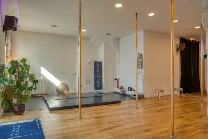 Pole & Dance — pole fitness-studio à Paris — 3