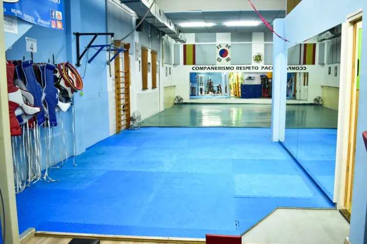 Lee Young Badalona — kampsport-studio i Badalona — bild 3