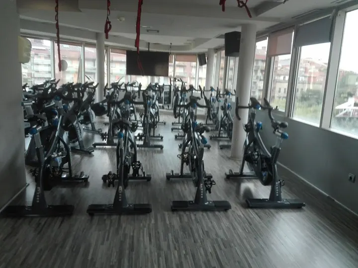 Vela Club & Fitness — Entrenamiento personal en Plaça Catalunya - Saldes, Manresa