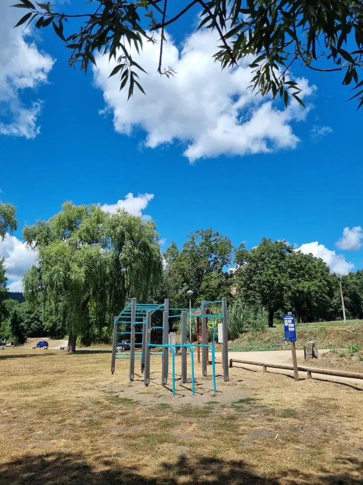 Street workout park (calisthenics) — estudio de fitness-studio en Ourense — 4
