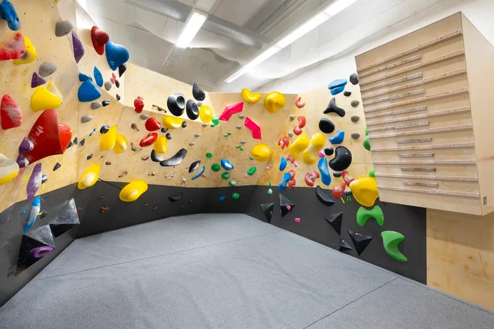 Vulkan Klatresenter — buldring-studio i Grünerløkka, Oslo — 2