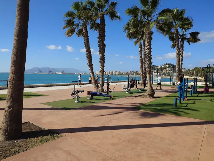 Parque de ejercicios del Paseo Marítimo — calisthenics-studio en Málaga — 5