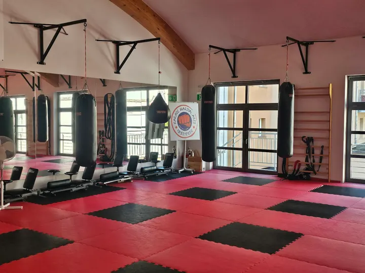 KMAI Sports GmbH (Kinder Karate Kickboxen Yoga Fitness Selbstverteidigung Frankfurt) — kickboxen-studio in Frankfurt am Main — 3