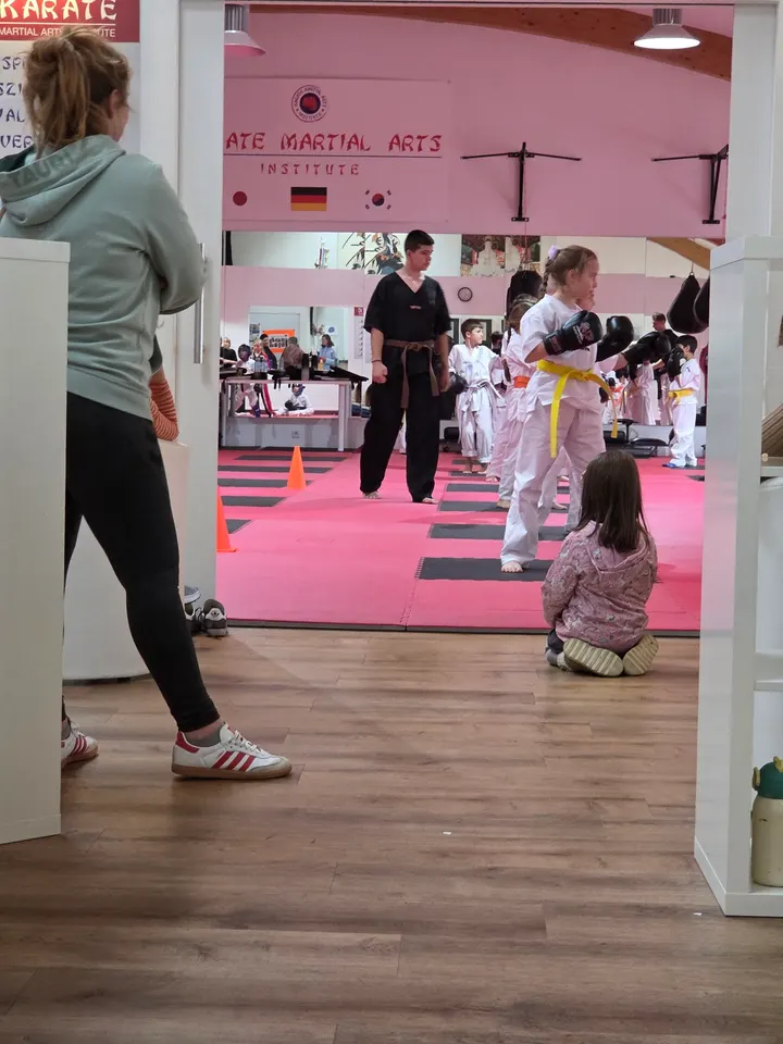 KMAI Sports GmbH (Kinder Karate Kickboxen Yoga Fitness Selbstverteidigung Frankfurt) — kickboxen-studio in Frankfurt am Main — 4