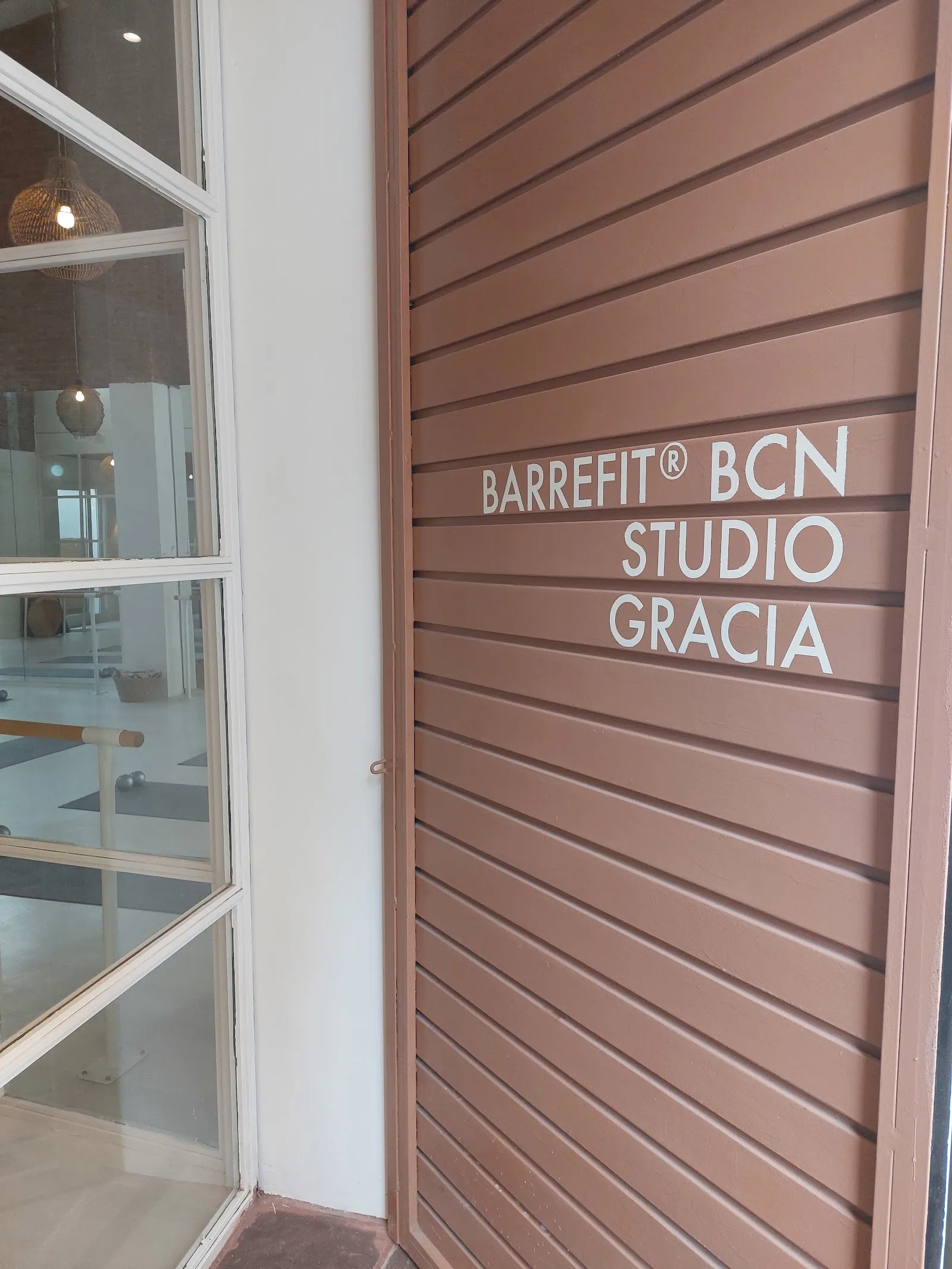 The Barrefit Studio - Gràcia - Mandatory towel / Toalla Obligatoria — barre-studio en Gràcia, Barcelona — 2