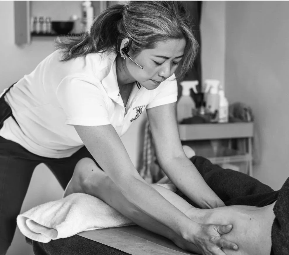 Thai sport massage therapy/Bäst thai medicinsk massage behandling i Jönköping/Friskvård/fotvård — stretching-studio i Huskvarna — bild 3