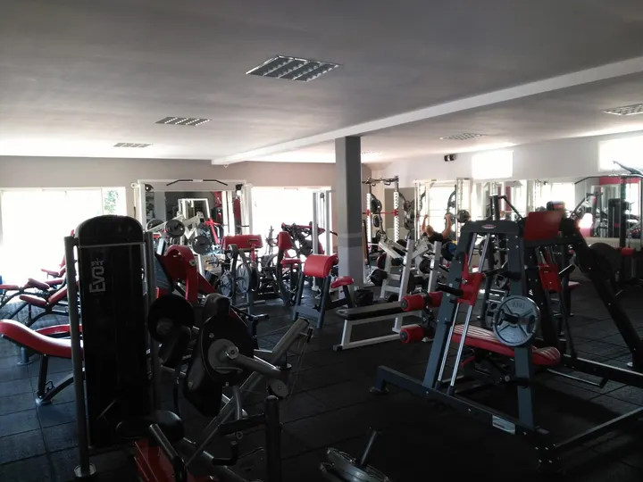 Exy Jim — salle de fitness-studio à Au Cheviau, Ambutrix — 2