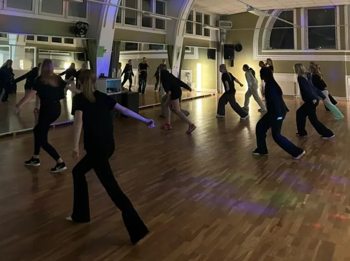 Uddans & Co Dansstudio AB — dans-studio i Gävle — 3