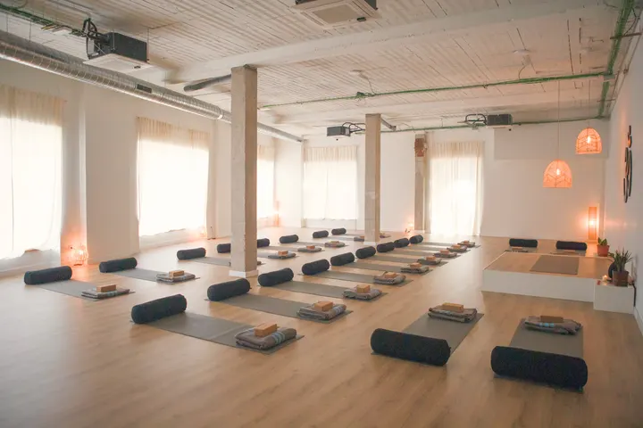 YogaOne Moratalaz — yoga-studio en Moratalaz, Madrid — 2