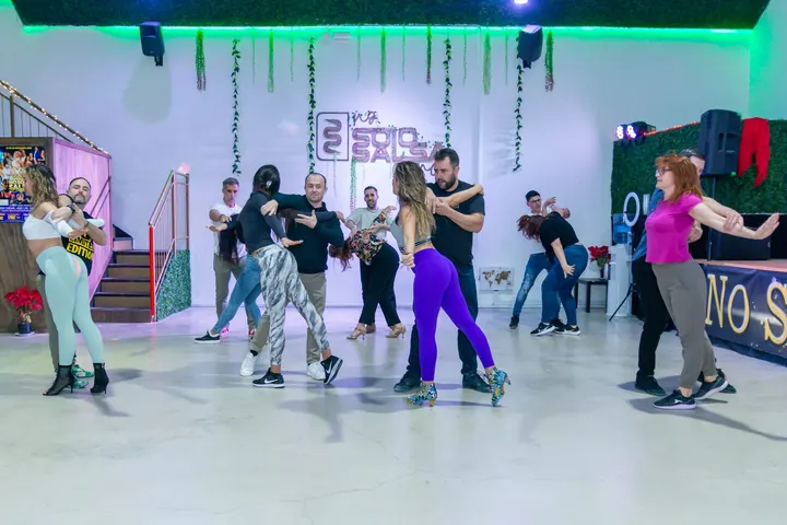 No Solo Salsa Dance — baile-studio en Estepona — 3