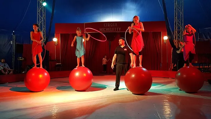 Ecole de Cirque Fredy Micheletty — arts aériens-studio à Bailleau-Armenonville — 6