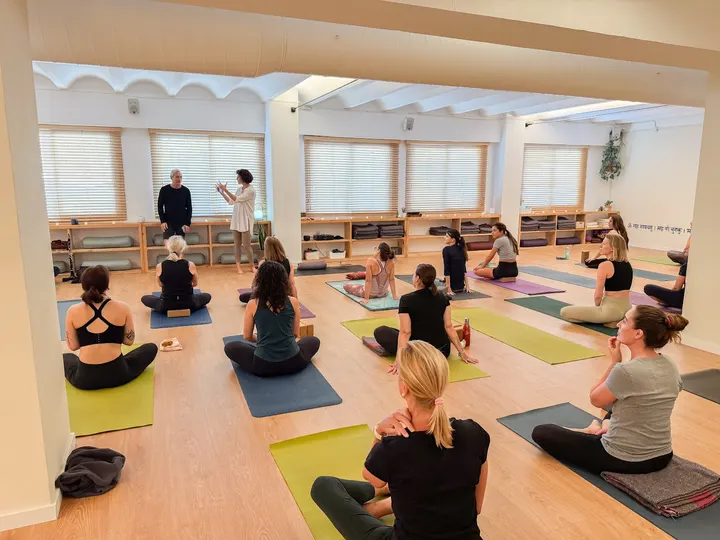 Mandiram Escuela de Yoga Poblenou — Yoga en Sant Martí, Barcelona