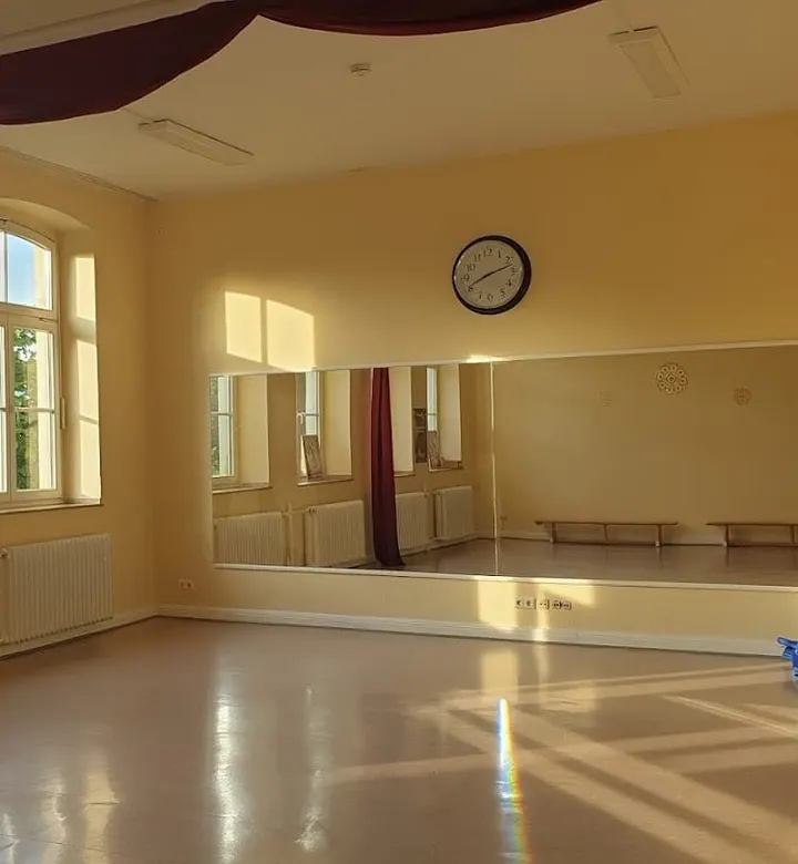 Tanzclub Düsseldorf - Bürgerhaus Eller — Tanz in Holthausen, Düsseldorf