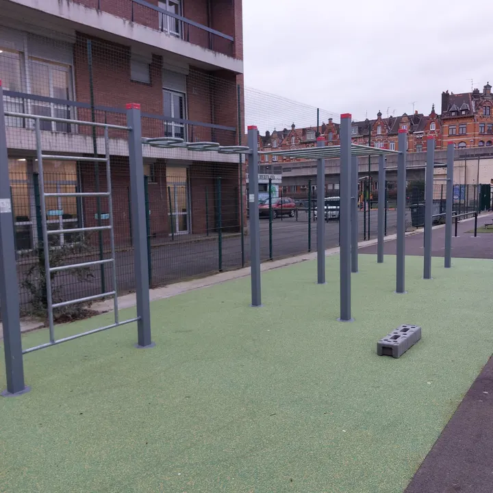 Parc de street workout — salle de fitness-studio à Lille — 3