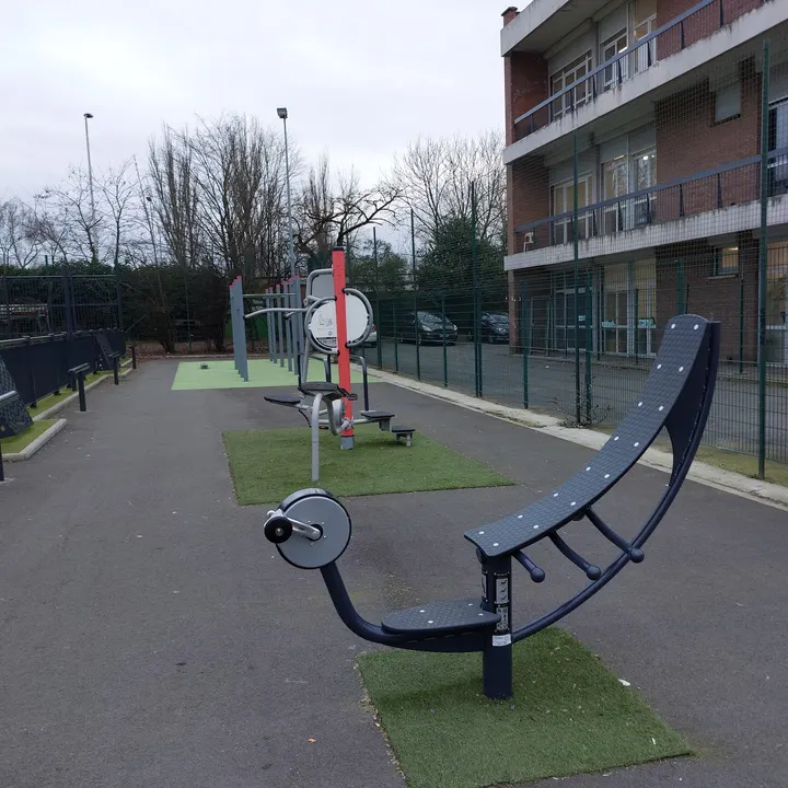 Parc de street workout — salle de fitness-studio à Lille — 5
