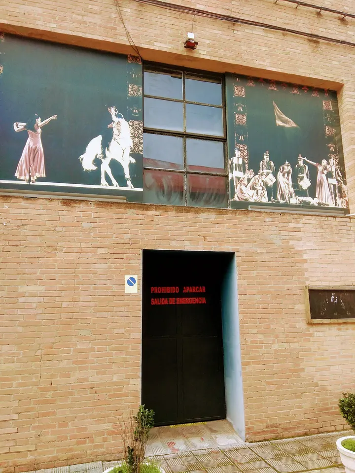 Love 2 Dance — baile-studio en El Juncal-Híspalis, Sevilla — 3