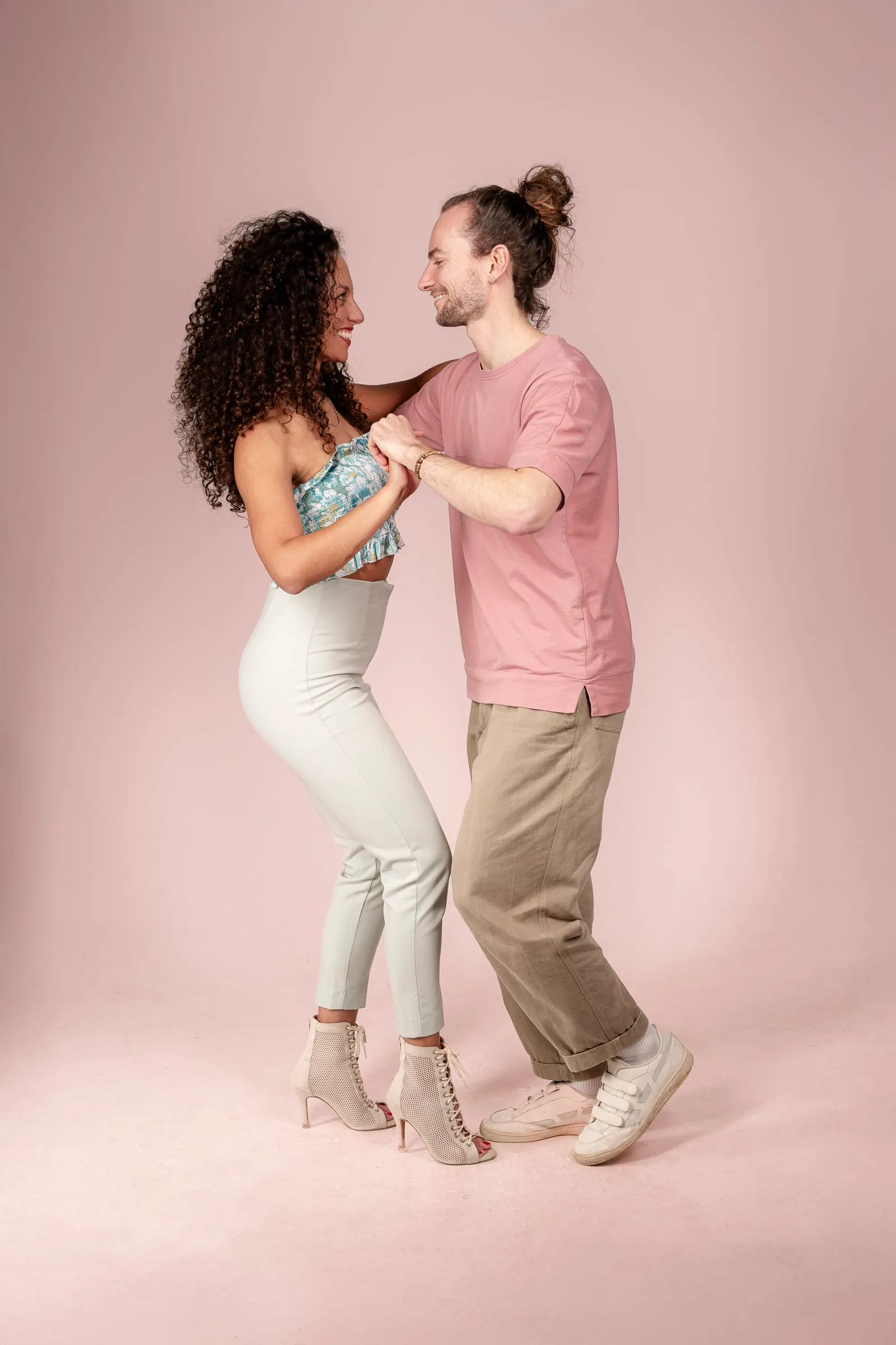 AYA-die Tanzschule für Salsa Bachata Kizomba — tanz-studio in Altstadt-Ring, Freiburg im Breisgau — 3