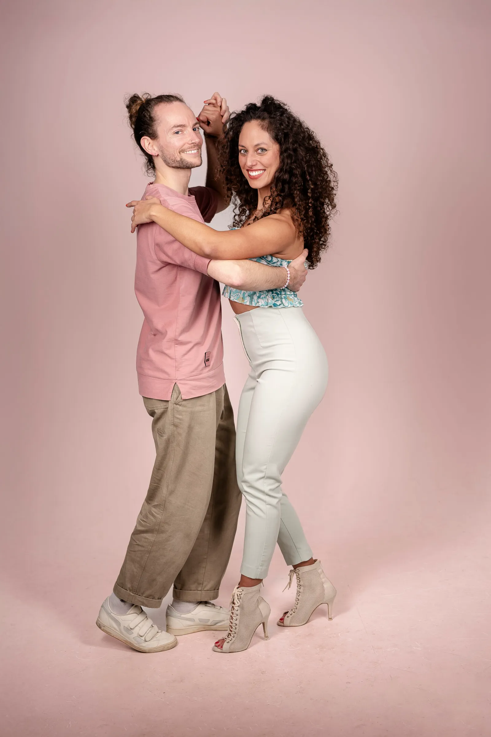 AYA-die Tanzschule für Salsa Bachata Kizomba — tanz-studio in Freiburg im Breisgau — 3