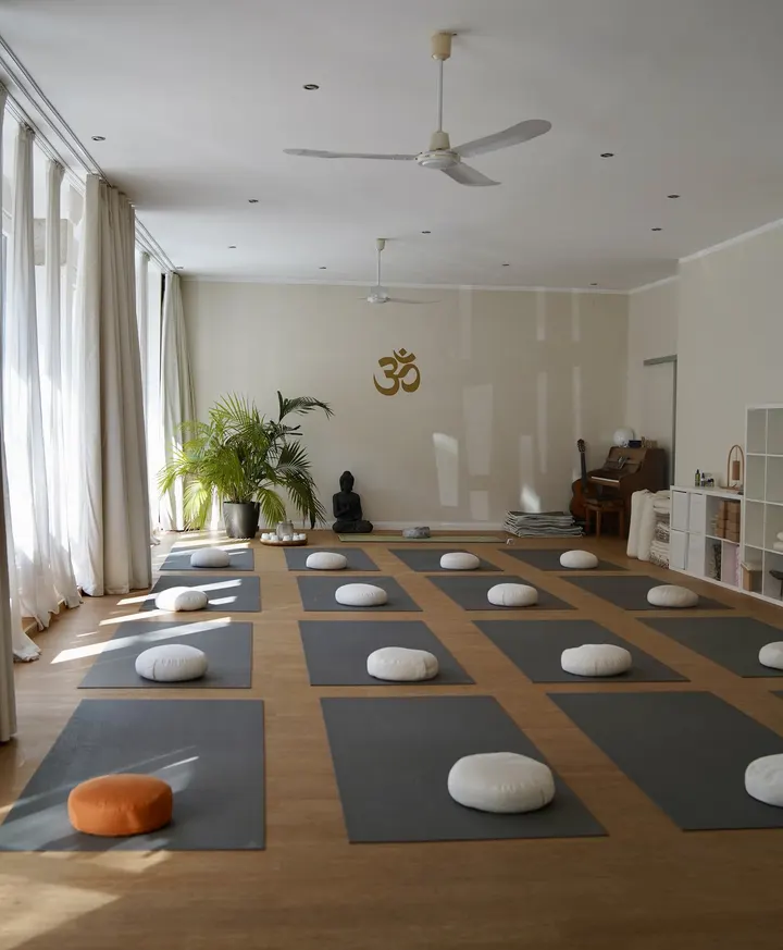 Yogastudio Anna Hahn - Meditationsliebe - Yoga, Meditation, Coaching — Yoga in Neckarau, Mannheim