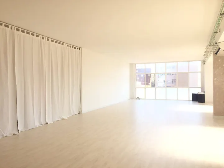 YOGA WITH SARA (WELLCO) — yoga-studio en Barcelona — 3