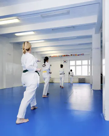 Selbstverteidigung für Frauen e.V. — Kickboxen in Schöneberg, Berlin