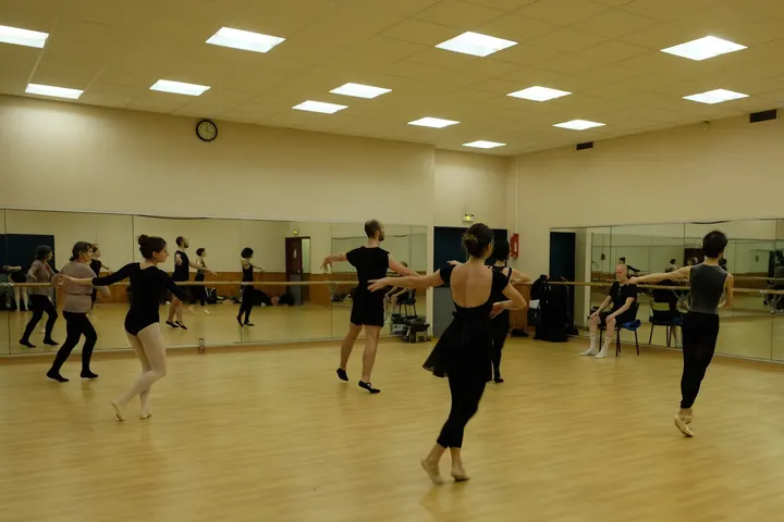 Cyberdanse Paris 5 Rue Léon Schwartzenberg — Danse à Paris 10e Arrondissement, Paris