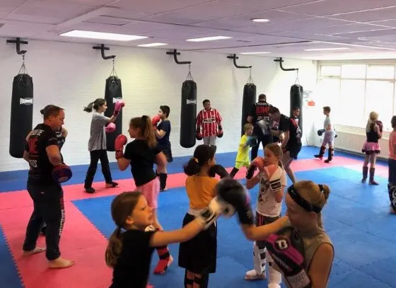 Kimé Sports — Vechtsport in Hooghen Hoeck, Hellevoetsluis