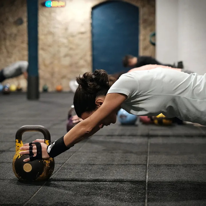 Kettlebells Barcelona CrossFitness HIIT Kettlebell — fuerza-studio en l'Eixample, Barcelona — 2