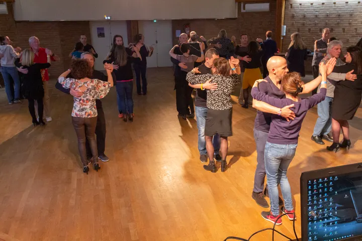 Compagnie De Danse Tous Azimuts — danse-studio à Neauphle-le-Château — 3
