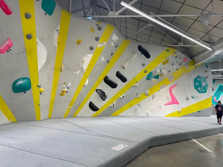 FLASHH Barcelona — boulder-studio en Volpelleres, Sant Cugat del Vallès — 3