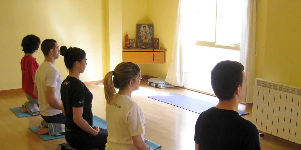 Aditya amics del ioga — yoga-studio en Girona — 4
