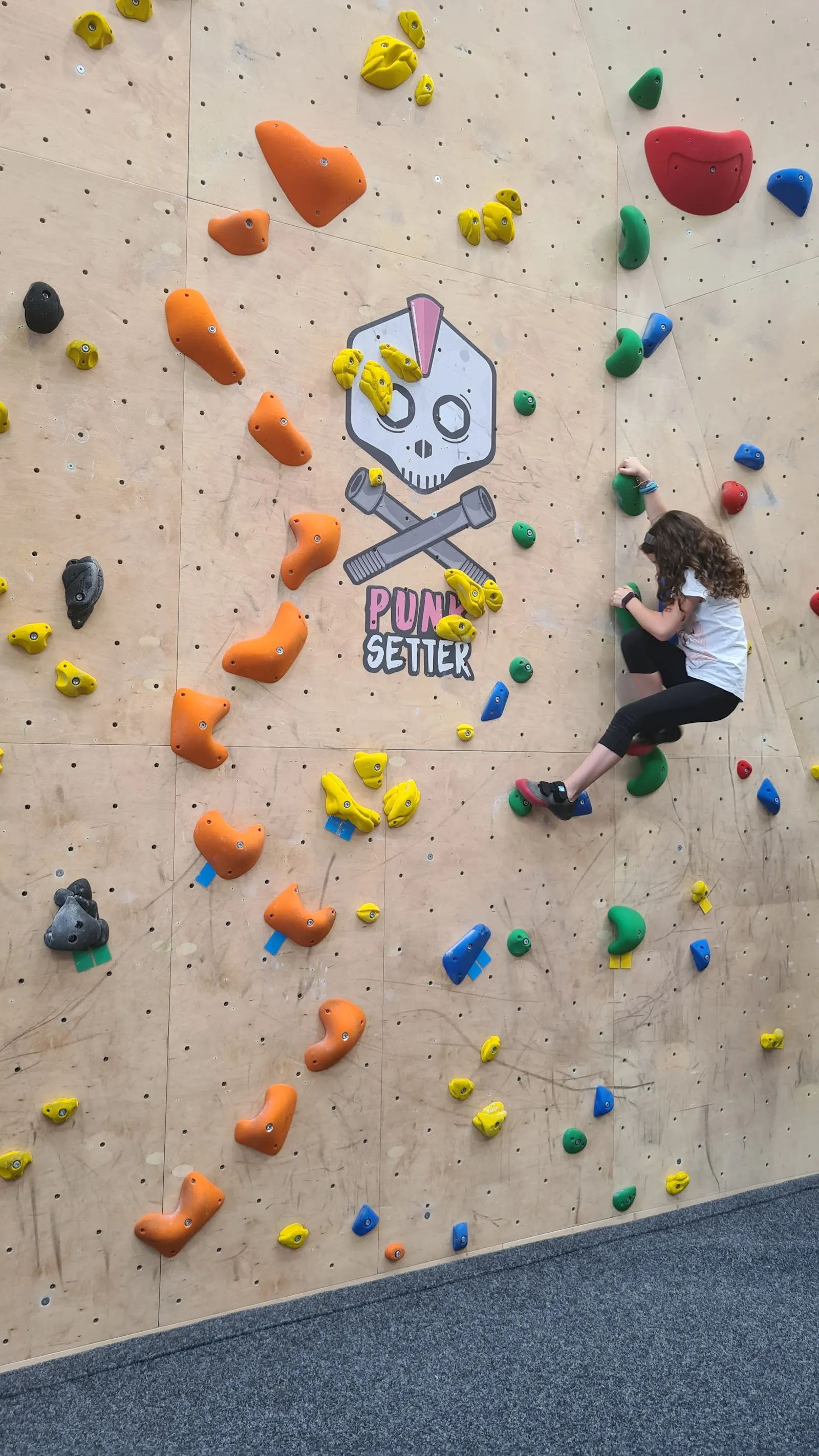 RockArt Climbing & Coworking — escalada-studio en Palol de Revardit — 3